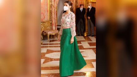 Königin Letizia im recycelten Valentino-Kleid ihrer Schwiegermutter. (ili/spot)