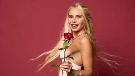 "Bachelor"-Kandidatin Franziska modelte für Neonazi-Label