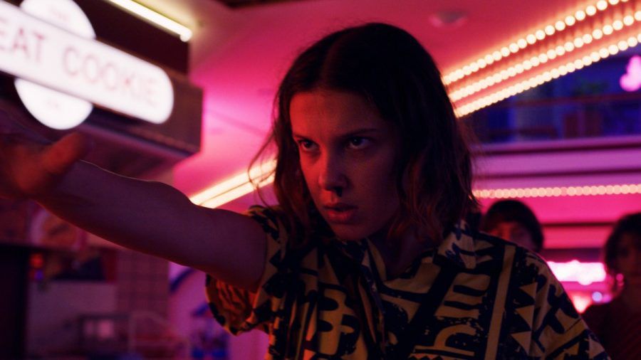 Eine Szene aus der dritten Staffel von "Stranger Things" mit Millie Bobby Brown. (jes/spot)