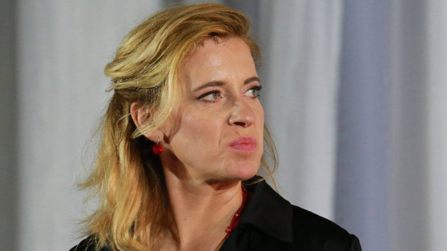 Schauspielerin Caroline Peters erntet schiefe Blicke beim Kaffeebestellen