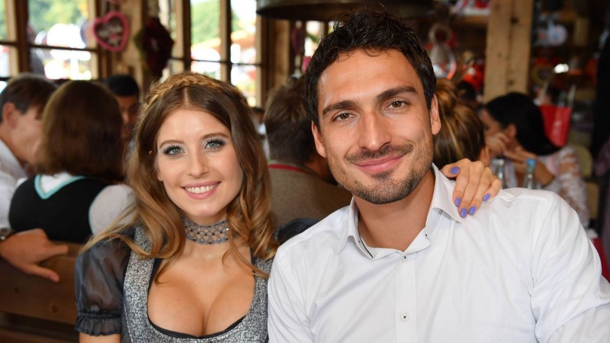 Cathy Hummels wird 34: Was dieses Oben-Ohne-Foto mit ihrem Geburtstag zu tun hat