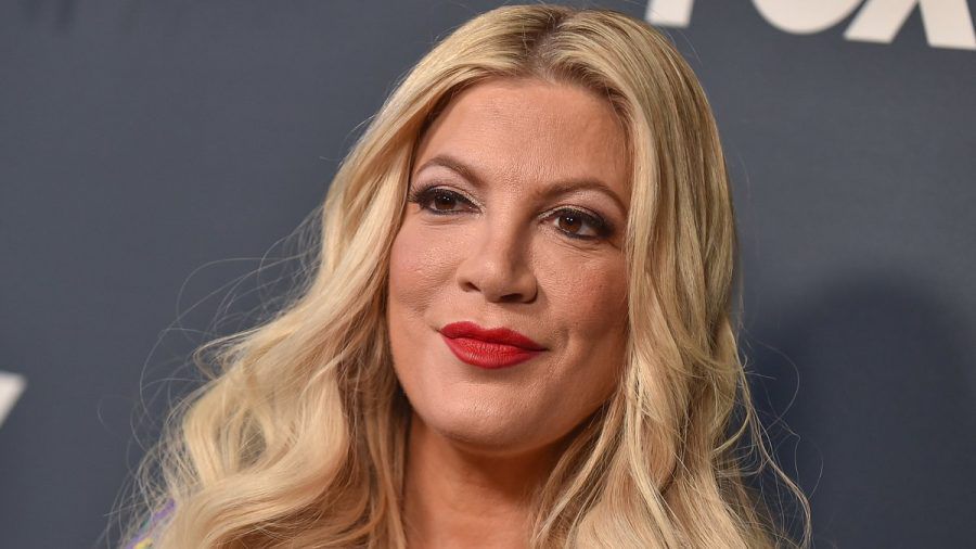 Tori Spelling und ihre Familie sind an Corona erkrankt. (jom/spot)