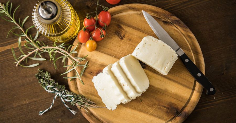 Brat-, Grill- und Pfannenkäse können Käse aus Kuh-, Ziegen- oder Schafmilch sein. Der bekannteste ist der Halloumi, er muss zwingend in Zypern hergestellt werden.
