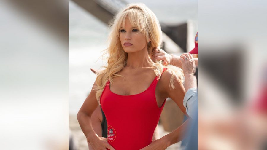 Lily James spielt Pamela Anderson in der Biopic-Serie "Pam & Tommy". (aha/spot)