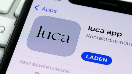 Die Luca-App soll während der Corona-Pandemie eine Kontaktrückverfolgung ermöglichen. (wue/spot)