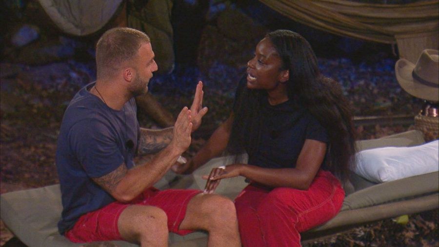 Dschungelcamp 2022: Fake-Liebe, Hass und Tränen - Die besten Tweets zu Folge 5!