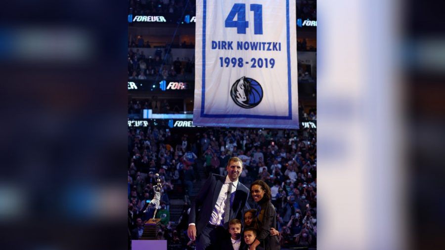 Dirk Nowitzki mit seiner Frau und den drei Kindern. (jom/spot)