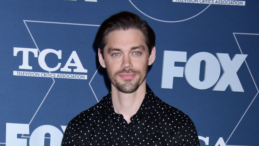 Tom Payne freut sich auf ein neues "Lebensabenteuer". (aha/spot)