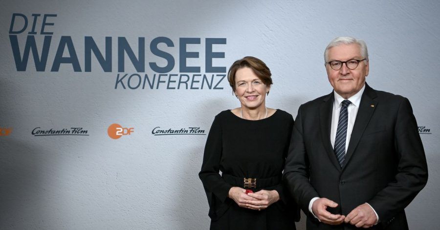 Bundespräsident Frank-Walter Steinmeier und seine Frau Elke Büdenbender kommen zu der Premiere des Films „Die Wannseekonferenz“, in das Kino Zoo-Palast.