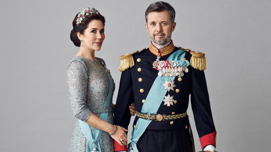 Mary und Frederik von Dänemark versprühen Glamour auf ihren neuen Porträts. (eee/spot)