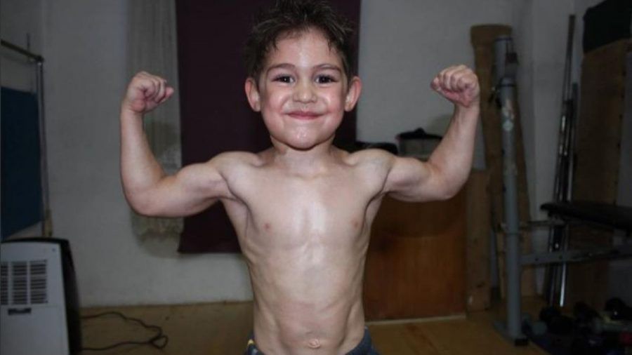 Sixpack mit 5 Jahren! So sieht der „Mini Hulk“ heute aus