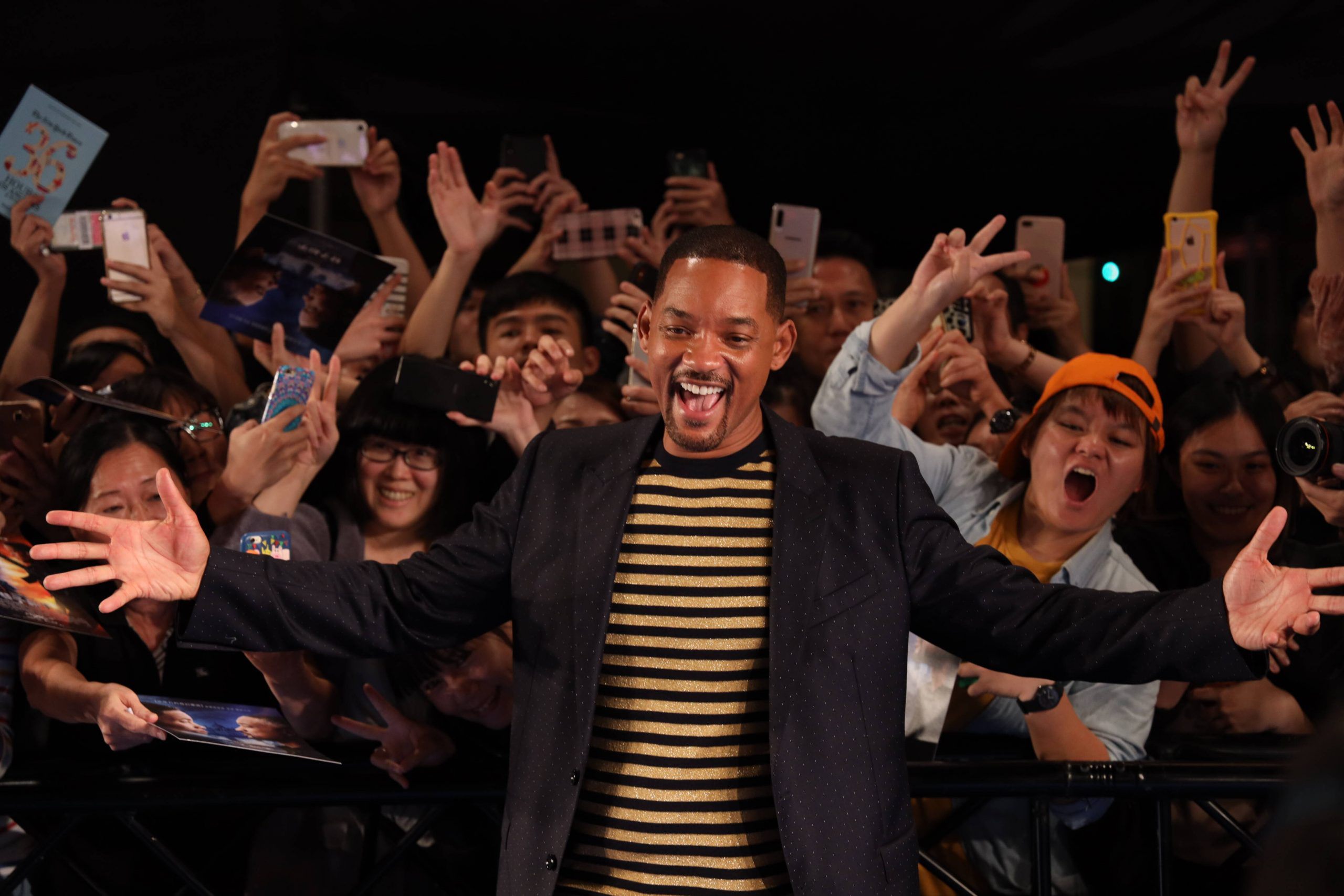 Will Smith tanzt mit seiner Mama zum 85. Geburtstag!