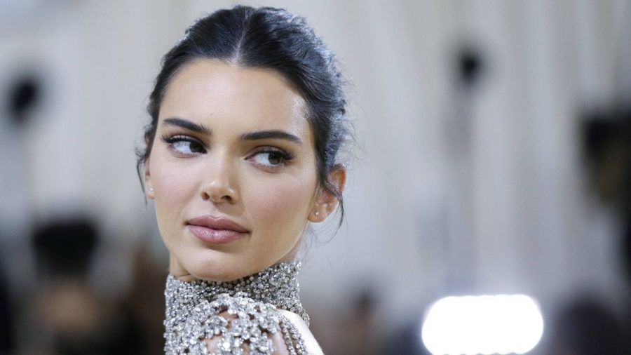 Cooler Schneehase: Kendall Jenner fährt Snowboard wie ein Profi