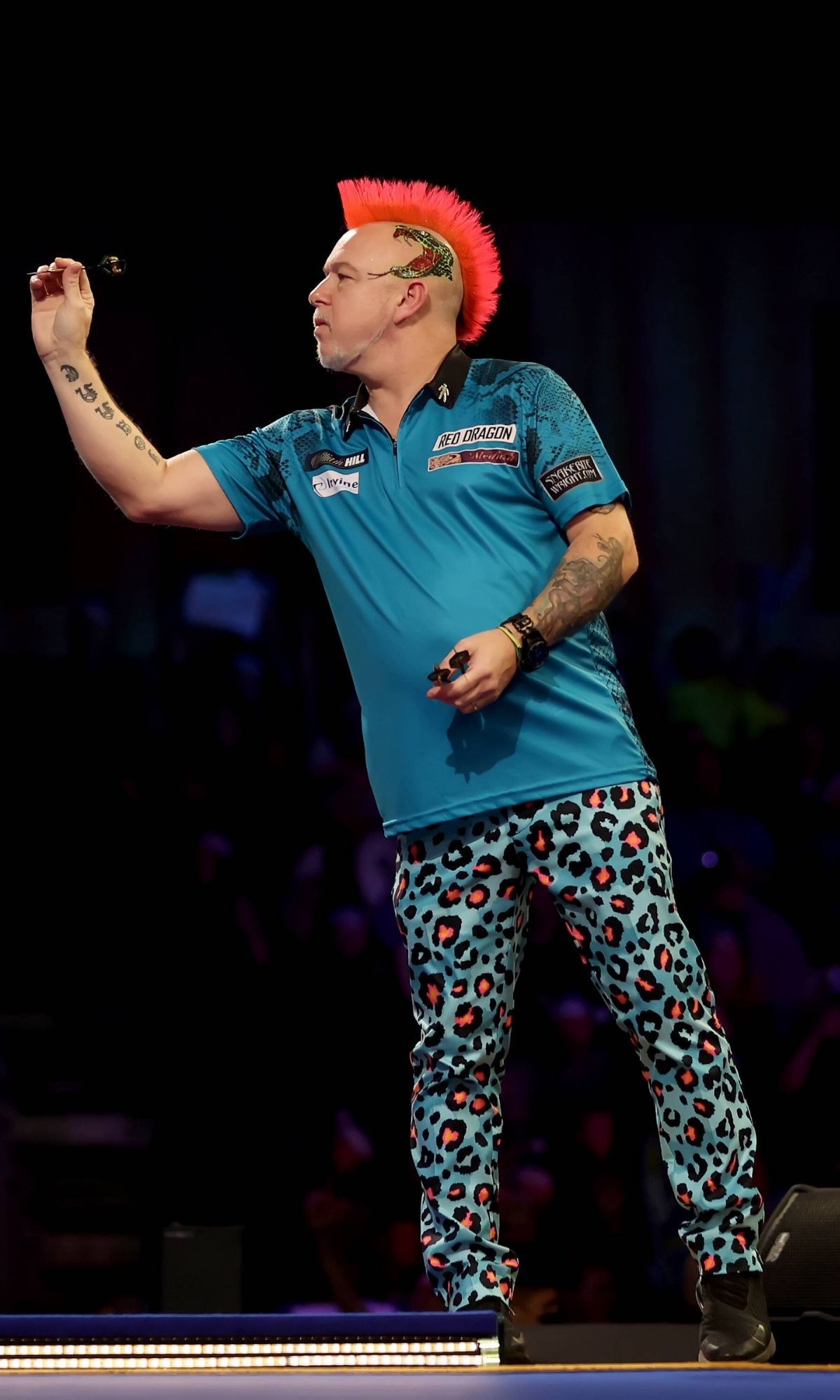 Schrille Looks, Schlangenköpfe: So tickt Dart-Weltmeister und Entertainer Peter Wright" class="size-full wp-image-1205140