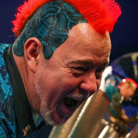 Schrille Looks, Schlangenköpfe: So tickt Dart-Weltmeister Peter Wright
