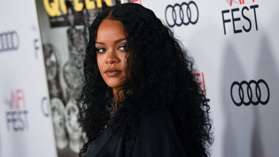 Hot, hotter, Rihanna: Neue Fotos im roten Spitzen-Tanga mit Vokuhila und Madonnas Tochter!