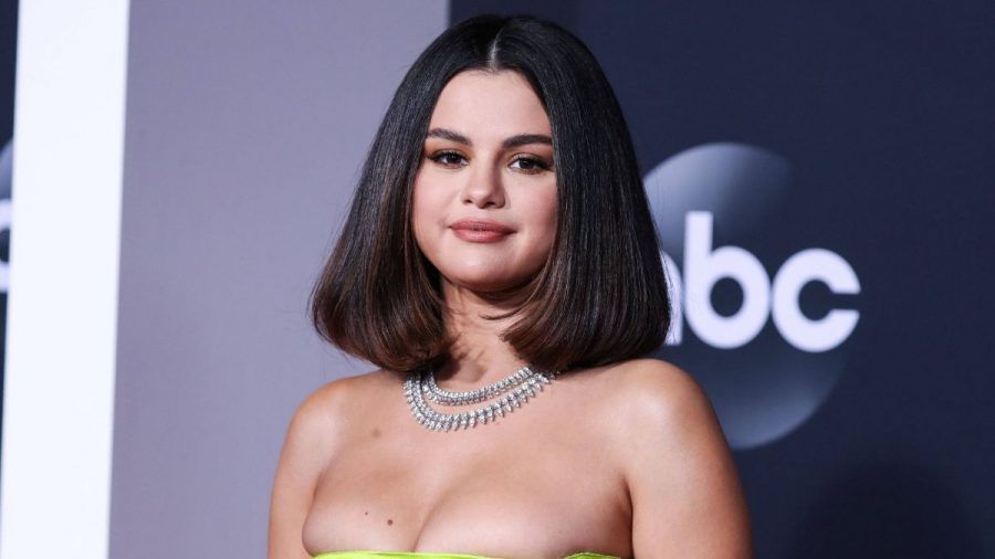 Selena auf dem roten Teppich