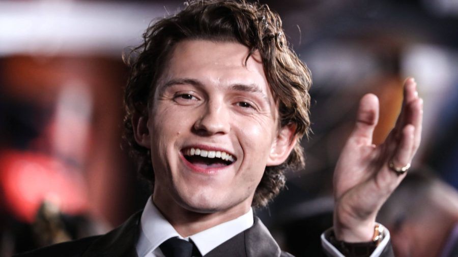 So haben wir Tom Holland noch nie gesehen: „Spider-Man" präsentiert seine Muckis!