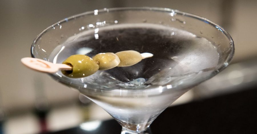 Ein Wodka Martini ohne einen Tropfen Alkohol? Das geht - inklusive James Bond-Gefühl. Denn mittlerweile gibt es immer mehr alkoholfreie Spirituosen.