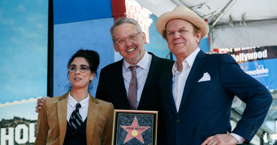US-Schauspielerin Sarah Silverman (v.l.n.r.),  Drehbuchautor Adam McKay und US-Schauspieler John C. Reilly nehmen an einer Zeremonie auf dem Hollywood Walk of Fame teil.