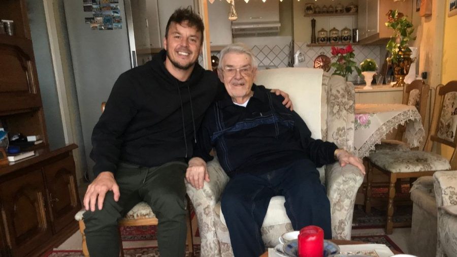 Sänger Alexander Knappe rettet alten Mann aus schlimmer Situation