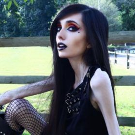 Mager-YouTuberin Eugenia Cooney schockt mit Valentinstags-Special