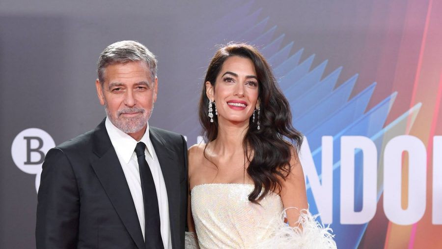 Amal und George Clooney sind erstmals gemeinsam mit einem Preis ausgezeichnet worden. (stk/spot)