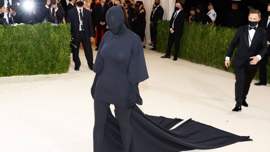 Kim Kardashian: DAS war der Grund für den schwarzen Maskenanzug auf der Met Gala
