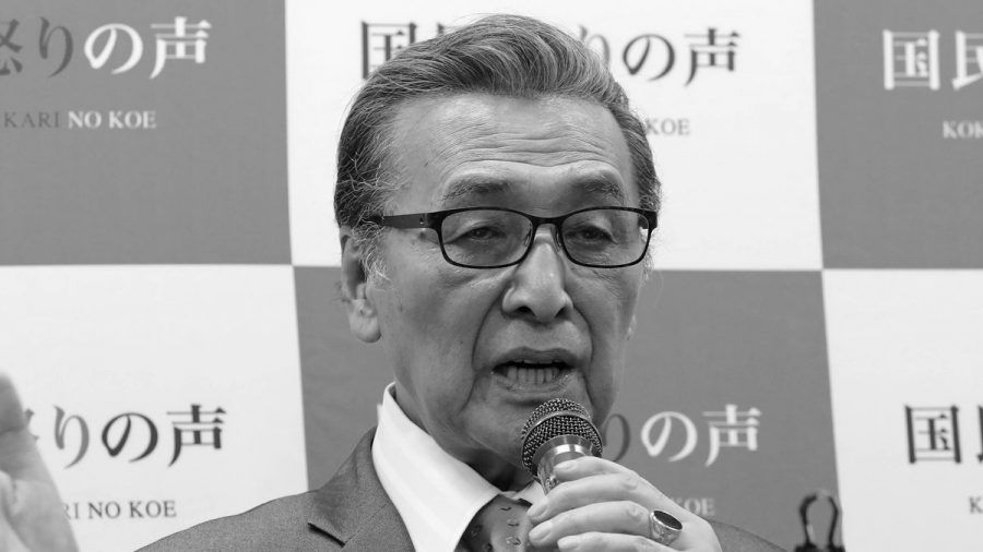 Akira Takarada während einer Pressekonferenz. (wue/spot)