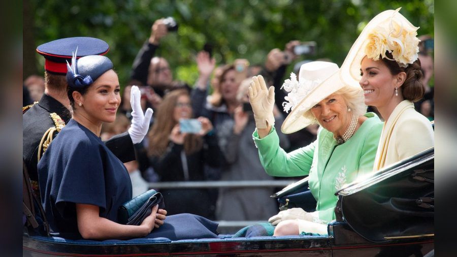 2019 waren die Royals noch vereint: Herzogin Meghan und Herzogin Camilla bei einem gemeinsamen Auftritt. (hub/spot)