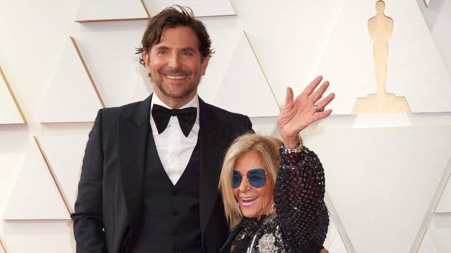 Bradley Cooper und Gloria Campano strahlten auf dem roten Teppich. (tae/spot)