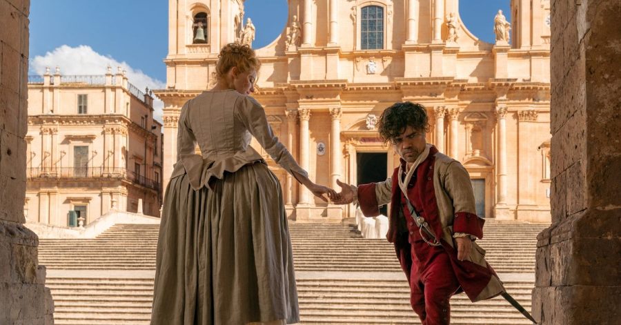 Haley Bennett (l) als Roxanne und Peter Dinklage als Cyrano in einer Szene des Films "Cyrano".