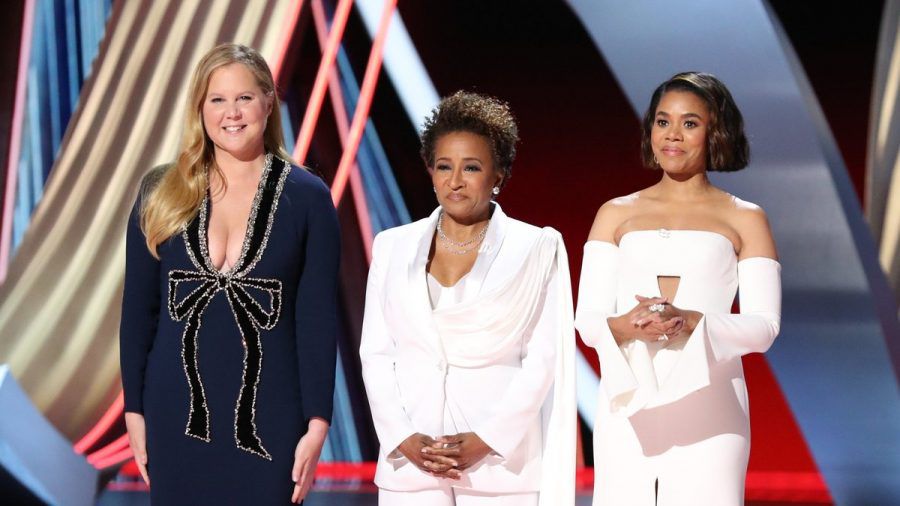 Amy Schumer, Wanda Sykes und Regina Hall (v.l.) führten durch die Gala. (smi/spot)