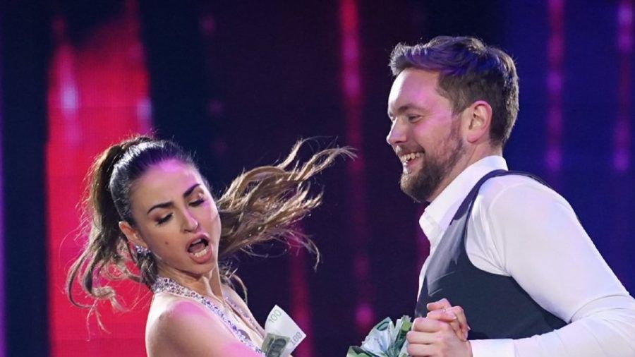 Während drei andere Paare ausfallen, werden Bastian Bielendorfer und Ekaterina Leonova am Freitag wieder mittanzen. (wue/spot)