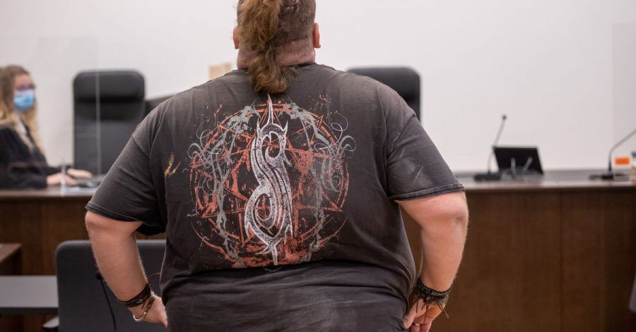 Der Youtuber «Drachenlord» wurde wegen gefährlicher Körperverletzung und anderer Straftaten zu zwei Jahren Haft ohne Bewährung verurteilt. Dagegen legten Verteidigung und Staatsanwaltschaft Berufung ein.