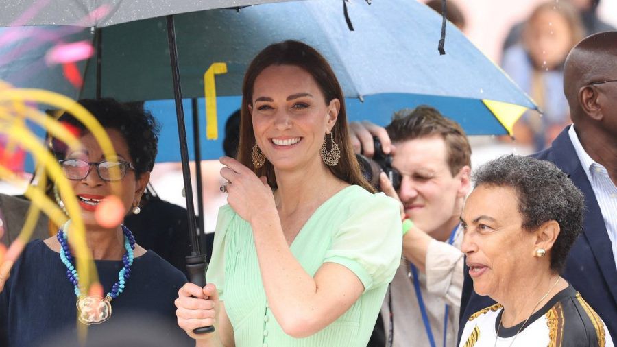 Herzogin Kate strahlte das Regenwetter auf den Bahamas einfach weg. (eee/spot)