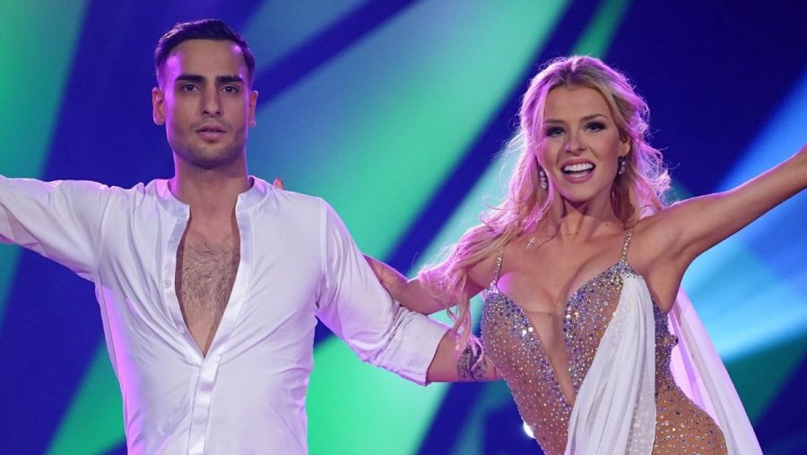 Timur Ülker mit Patricija Ionel in der zweiten regulären Folge der aktuellen "Let's Dance"-Staffel. (wue/spot)