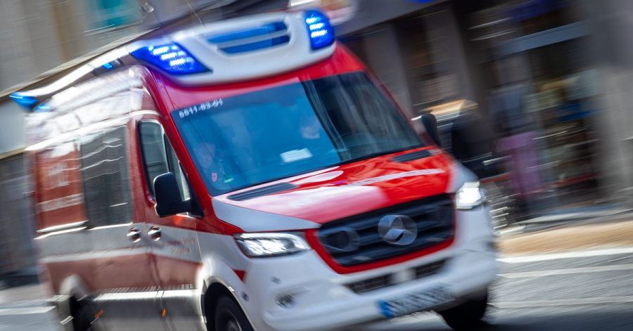 In Niedersachsen brachte eine Frau ihr Baby nach einer Autopanne im Rettungswagen zur Welt (Symbolbild).
