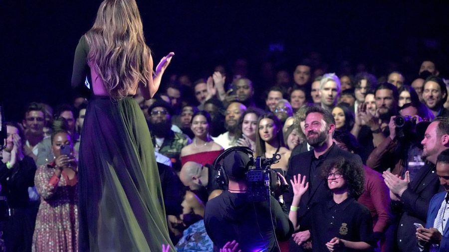 Jennifer Lopez bei den iHeart Radio Music Awards: Tochter Emme stand mit Ben Affleck im Publikum. (ncz/spot)