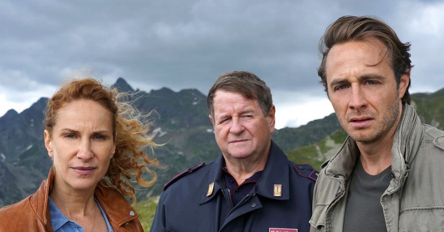 Sonja (Chiara Schoras, l), Peter (Hanspeter Mu?ller-Drossaart) und Jonas (Gabriel Raab) müssen einen Mord aufklären.