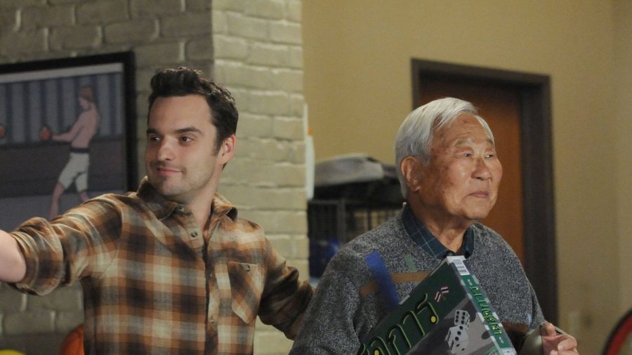 Jake Johnson (l.) mit dem verstorbenen Ralph Ahn in "New Girl". (dr/spot)