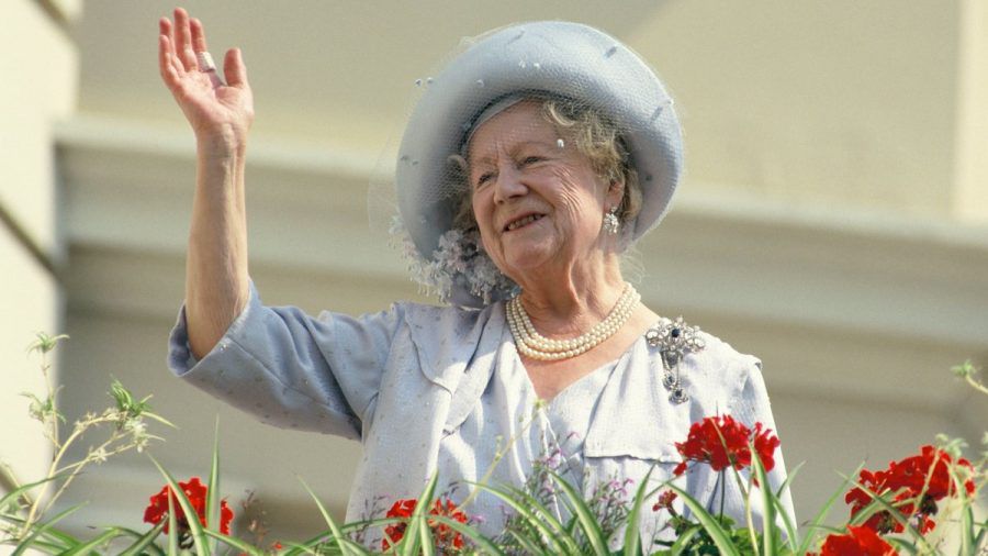 Queen Mum bei Feierlichkeiten zu ihrem 90. Geburtstag im Jahr 1990. (ncz/ili/spot)