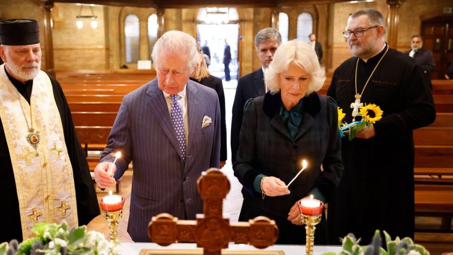 Prinz Charles und Herzogin Camilla in der ukrainischen katholischen Kathedrale in London. (ili/spot)