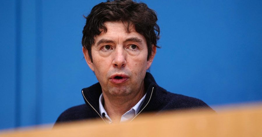 Christian Drosten, Direktor des Instituts für Virologie an der Charité Berlin, äußert sich in einer Bundespressekonferenz zur aktuellen Corona-Lage.