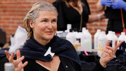 Maye Musk im weissen Anzug