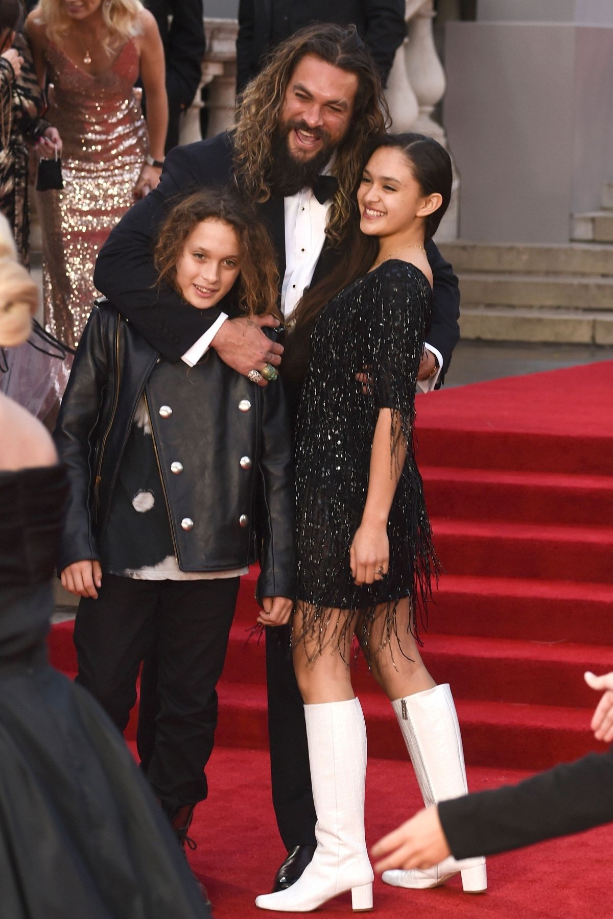 С кем встречается момоа Ohne Mama Lisa Bonet: Jason Momoa bringt seine zwei Kids mit zur Premiere von "T