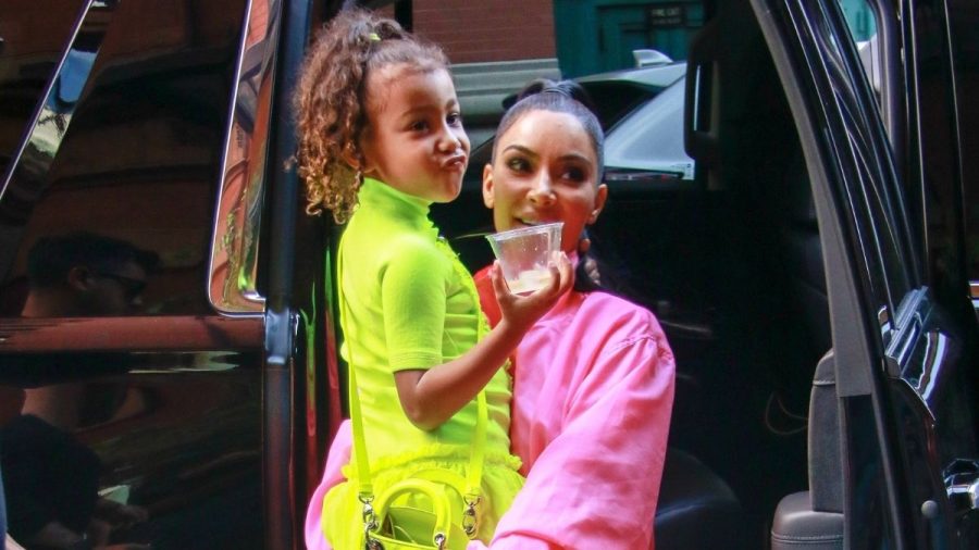 Kim Kardashian mit ihrer Tochter North