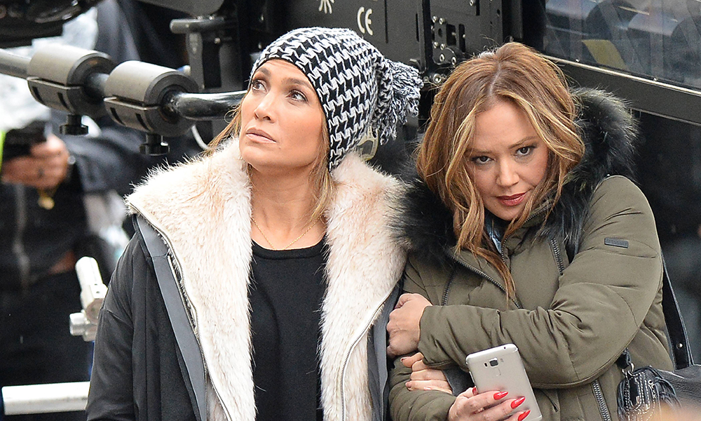 Jennifer Lopez und Leah Remini bei einem Filmdreh