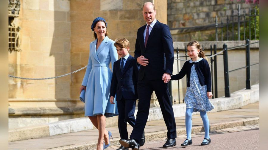 Auf dem Weg zum Ostergottesdienst in Windsor: Herzogin Kate und Prinz William mit ihren Kindern Prinz George und Prinzessin Charlotte. (ncz/spot)