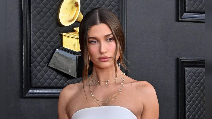 Auf den "Mini-Schlaganfall" folgte die Herzoperation bei Hailey Bieber. (ili/spot)